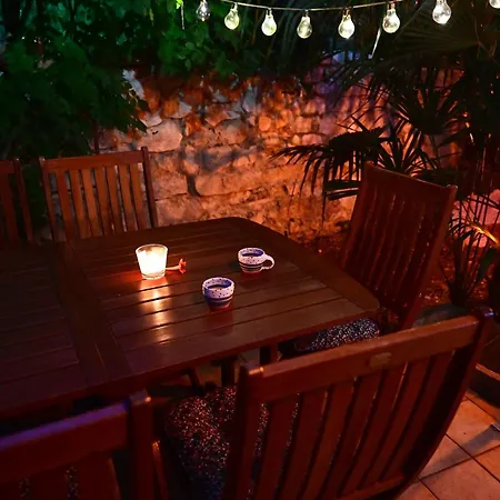 Bohemian Rhapsody Apartment *