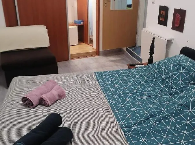 Bohemian Rhapsody Διαμέρισμα *