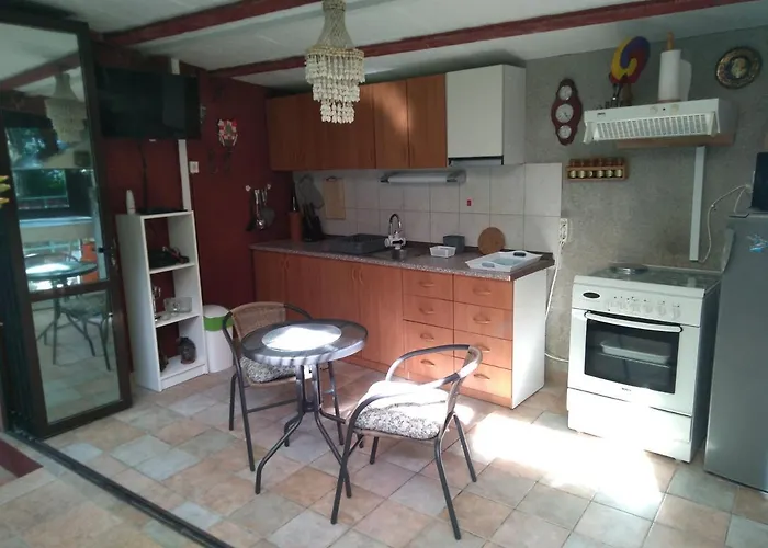 Bohemian Rhapsody Διαμέρισμα Ρόβινι