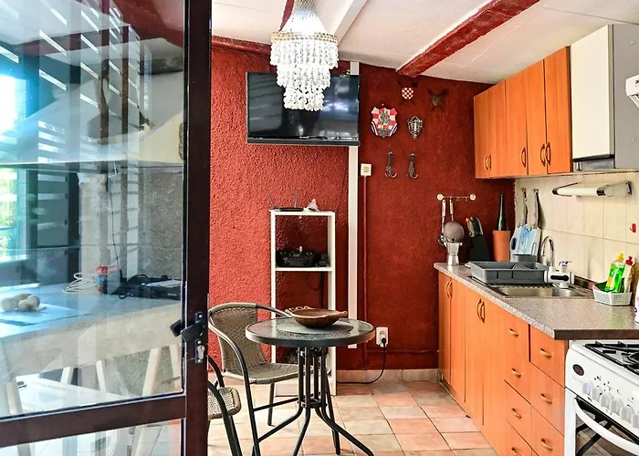 Bohemian Rhapsody Διαμέρισμα