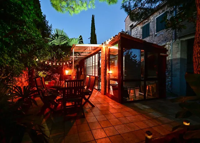 Bohemian Rhapsody Διαμέρισμα