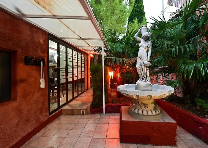 Bohemian Rhapsody Διαμέρισμα *