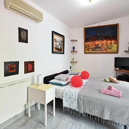 Bohemian Rhapsody Apartment *