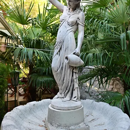 Apartment Bohemian Rhapsody *