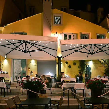 Apartment Bohemian Rhapsody *